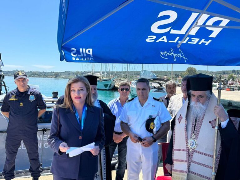 Στην τελετή παράδοσης σύγχρονου περιπολικού σκάφους στο Λιμενικό Κυλλήνης και στα εγκαίνια του νέου κτιρίου του Δημοτικού Σχολείου Μανωλάδας η Διον. Αυγερινοπούλου