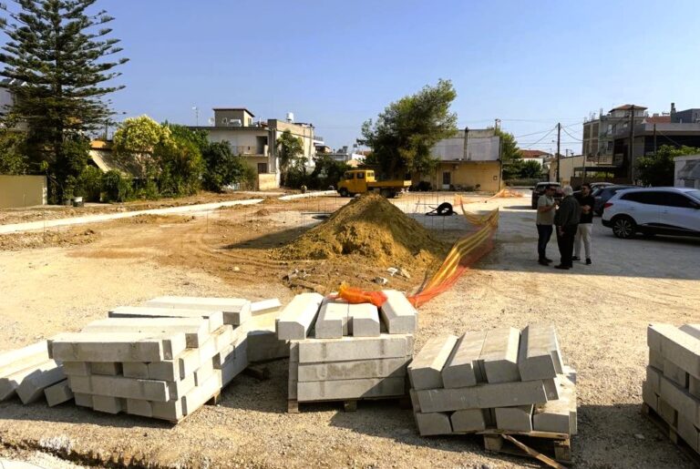 Μια ακόμα νέα πλατεία παίρνει μορφή στην Αμαλιάδα – Ξεκίνησαν τα έργα για το νέο κοινόχρηστο χώρο στην περιοχή Καραμαλού