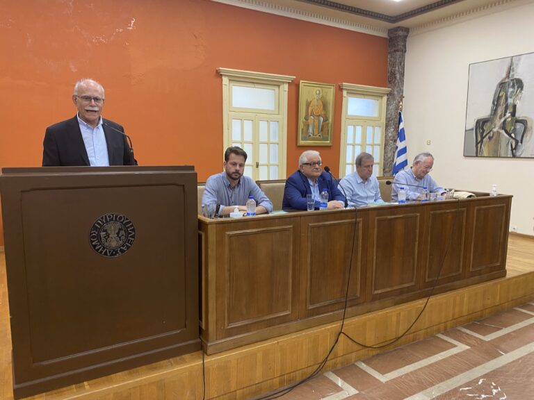 Παρουσιάστηκε το βιβλίο του συνταγματολόγου Νίκου Αλιβιζάτου “Οι Αρχιτέκτονες του Πολιτεύματος”