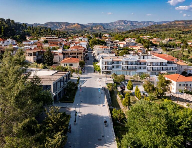 Αρχαία Ολυμπία: Ξεκινά η εφαρμογή της περιοδικής πεζοδρόμησης της οδού Πραξιτέλους Κονδύλη.